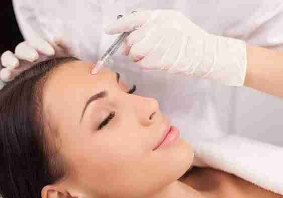 woman relaxing as she receives neurotoxin injection