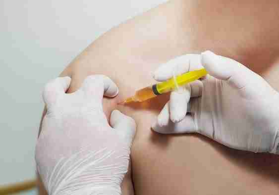 patient receiving a musculoskeletal injection in the shoulder